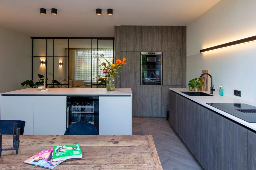 Surface-mounted luminaire round white/white 10W XIC 2700K Triac dimmable 250mA IP65